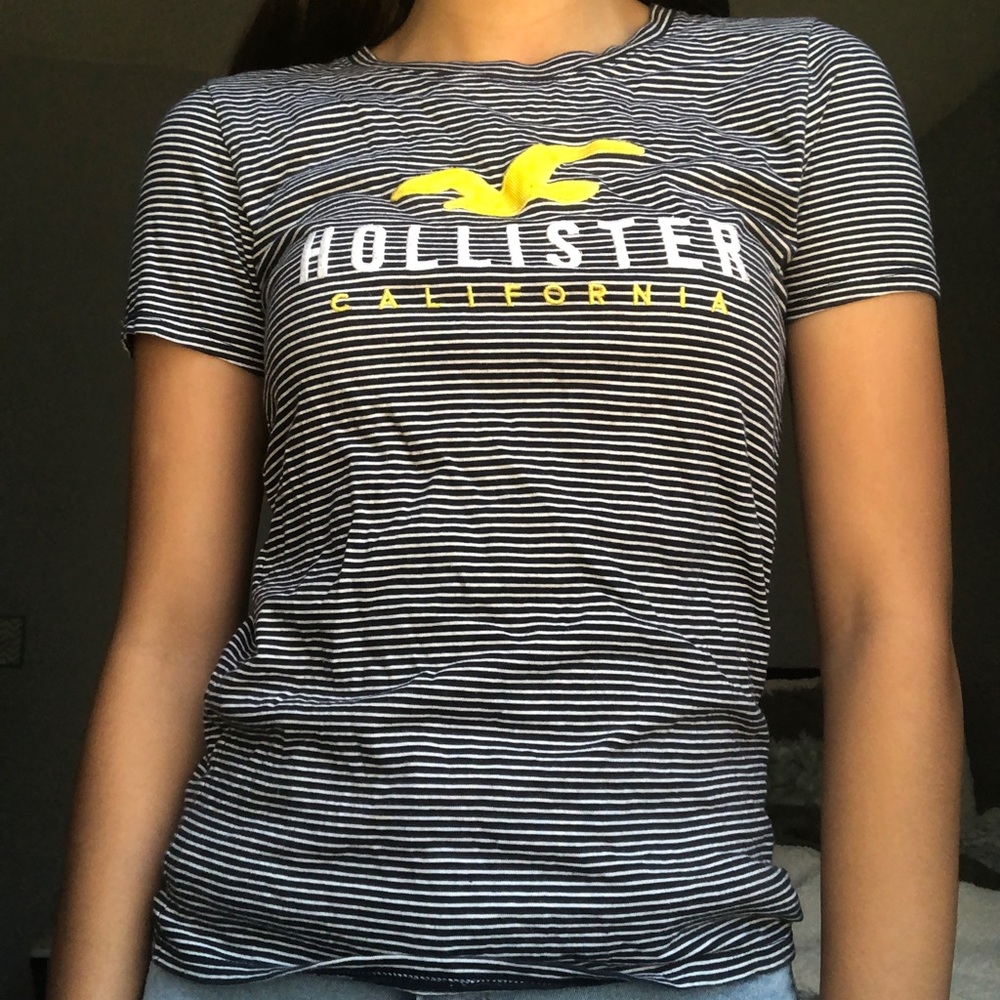 Hollister XS striped tee